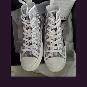 B23 HIGH-TOP SNEAKER
